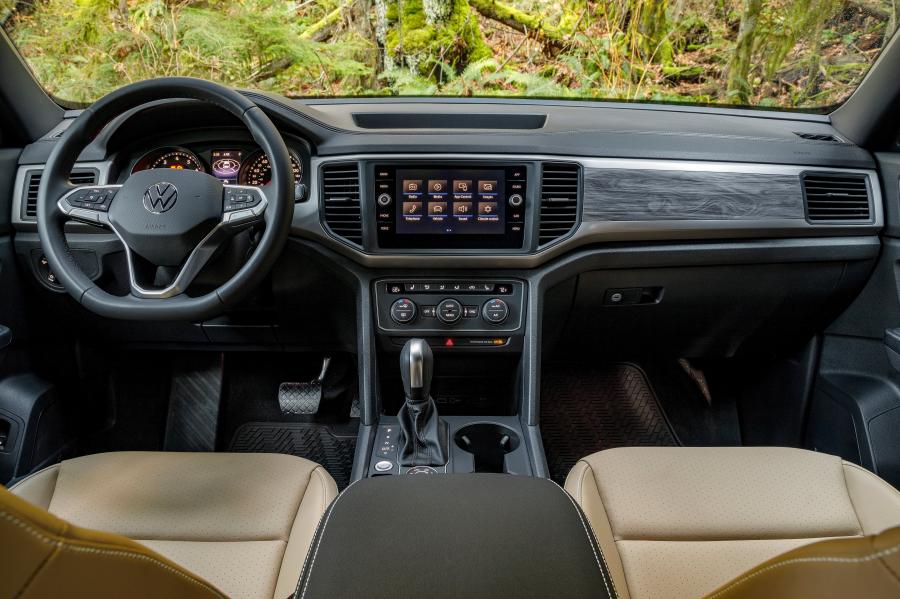 Торпедо Volkswagen Atlas Cross Sport SE 2020 года  (фото 11 из 22)